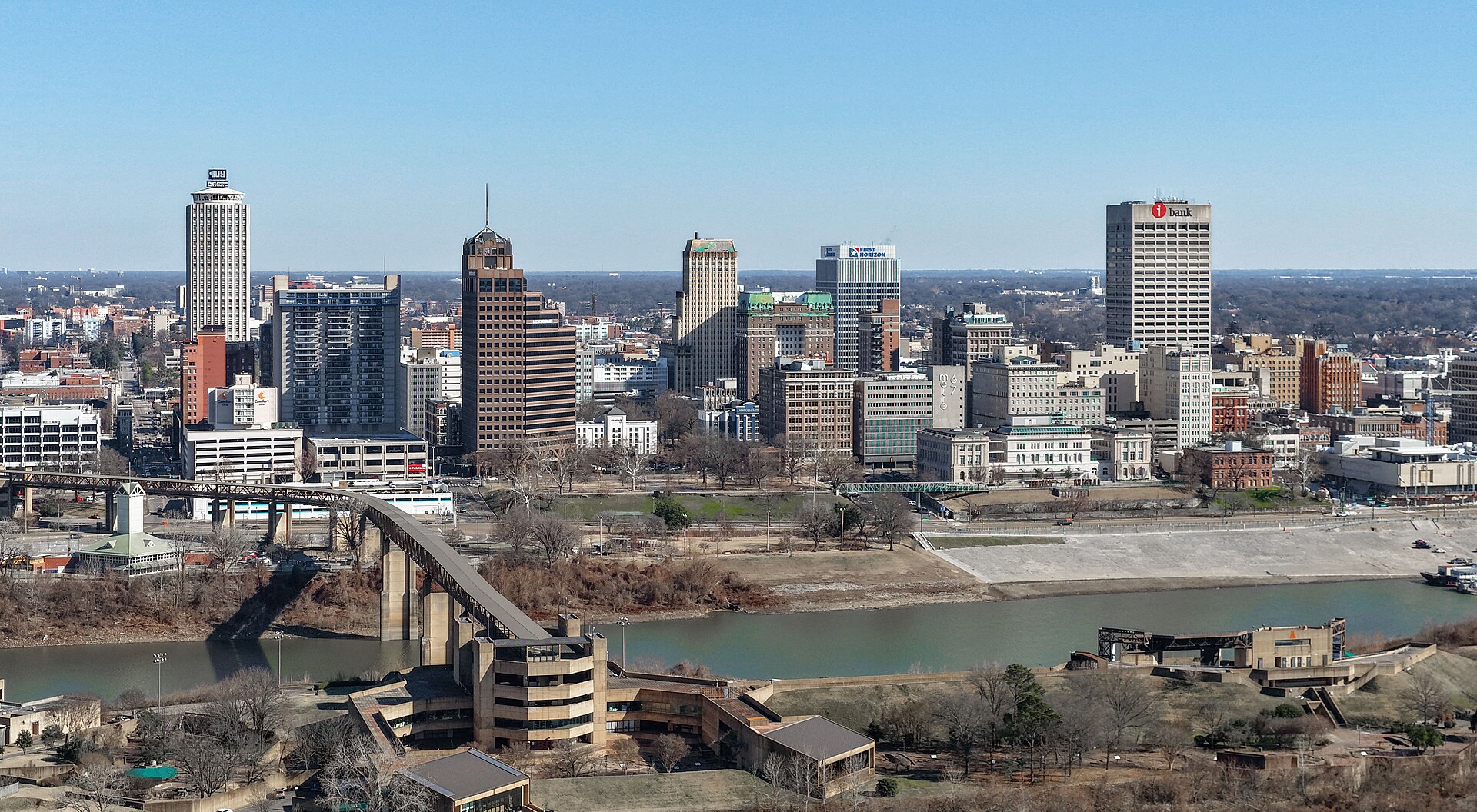 Cropped view of the Memphis skyline along the Mississippi River