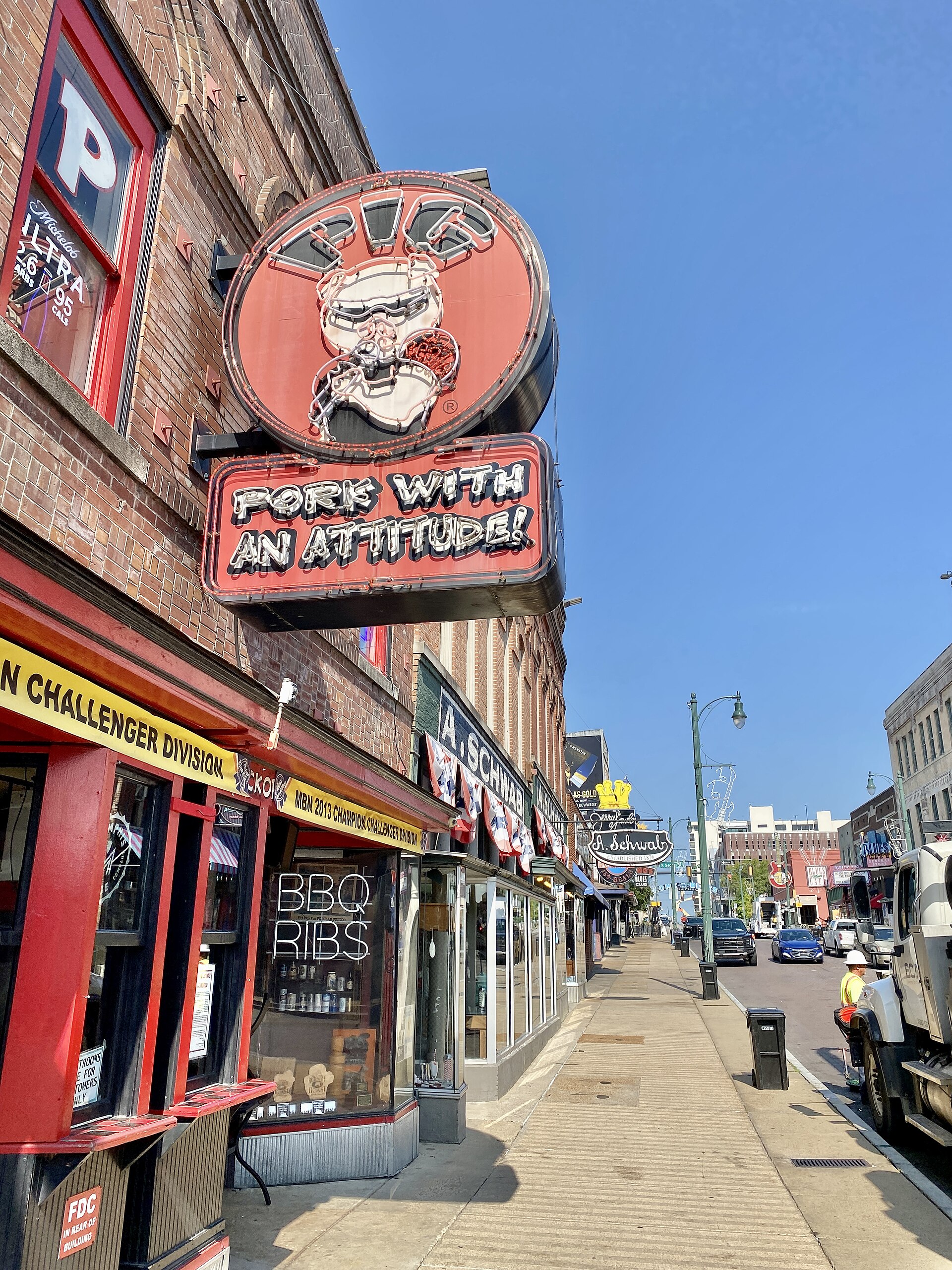 Pig-shaped sign on Beale Street in Memphis, Tennessee