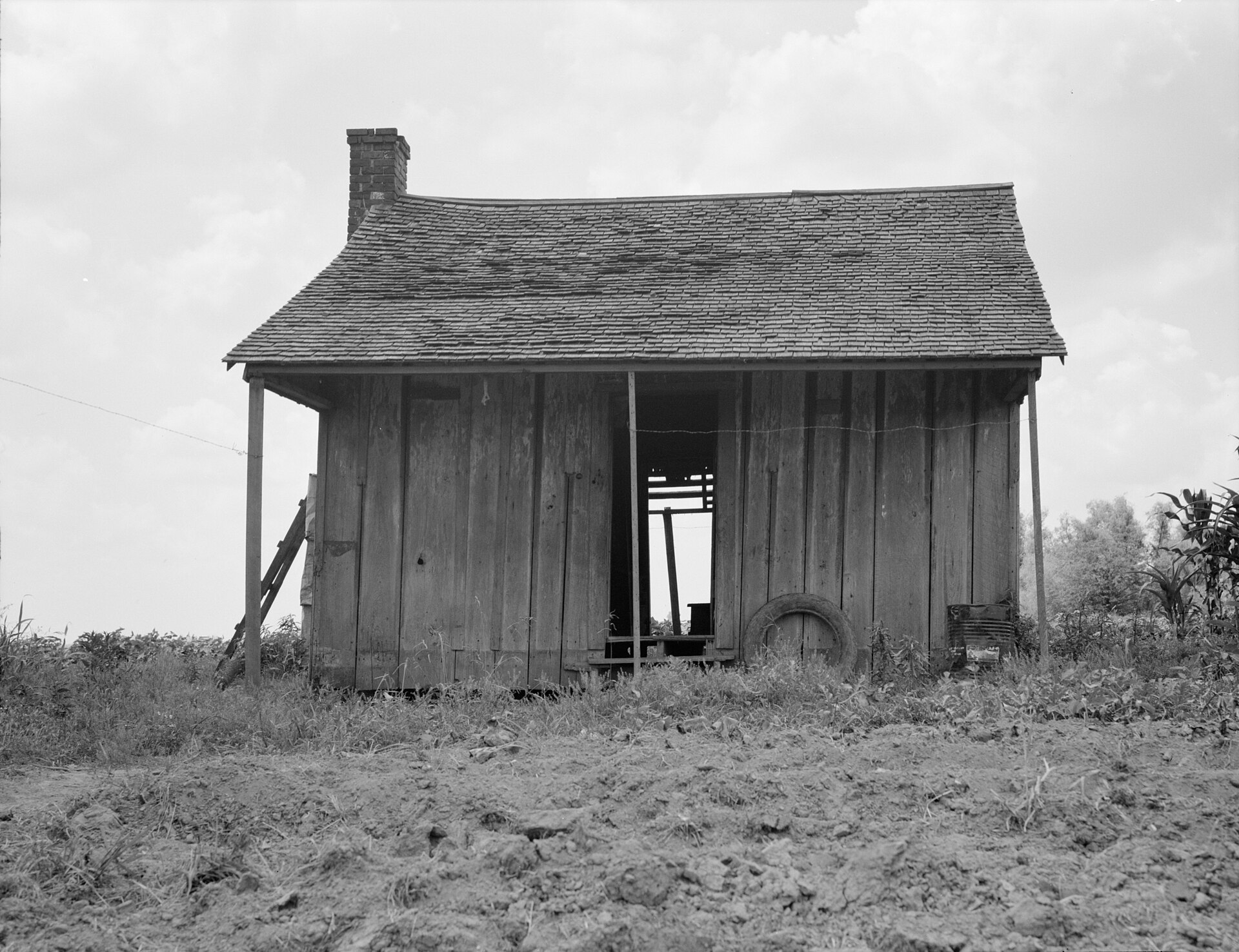 An abandoned tenant house on a mechanized plantation in the Mississippi Delta